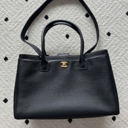 Replica perfette Bora Pari tote Chanel Cerf Executive nera