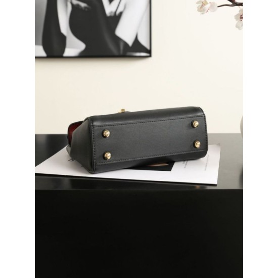 Replica di alta qualità Borsa a tracolla busta Chanel AS6223 nera Replica Perfetta Borsa a tracolla busta Chanel AS6223 nera