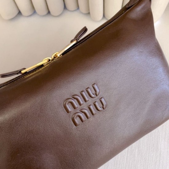 Replica di alta qualità Borsa a tracolla Spirit Hobo Miu Miu 5BC216 nappa Borgogna Replica Perfetta Borsa a tracolla Spirit Hobo Miu Miu 5BC216 nappa Borgogna