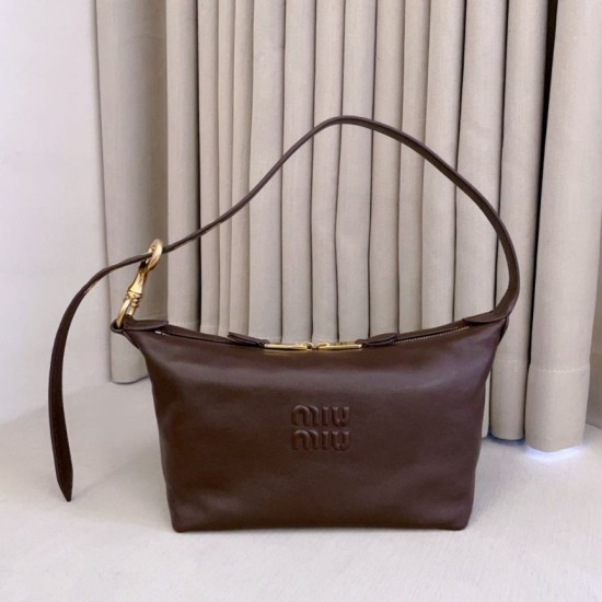 Replica di alta qualità Borsa a tracolla Spirit Hobo Miu Miu 5BC216 nappa Borgogna Replica Perfetta Borsa a tracolla Spirit Hobo Miu Miu 5BC216 nappa Borgogna