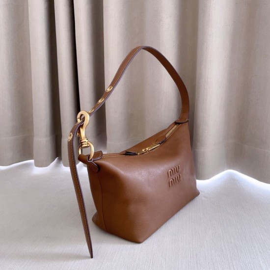 Replica di alta qualità Borsa a tracolla Spirit Hobo Miu Miu 5BC216 nappa Marrone Replica Perfetta Borsa a tracolla Spirit Hobo Miu Miu 5BC216 nappa Marrone