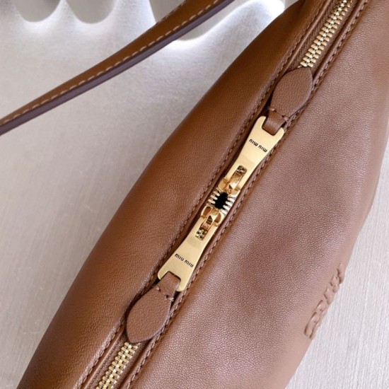 Replica di alta qualità Borsa a tracolla Spirit Hobo Miu Miu 5BC216 nappa Marrone Replica Perfetta Borsa a tracolla Spirit Hobo Miu Miu 5BC216 nappa Marrone