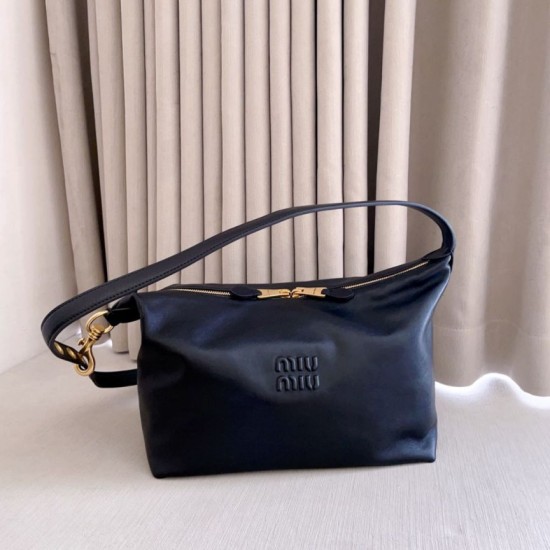 Replica di alta qualità Borsa a tracolla Spirit Hobo Miu Miu 5BC217 nappa Nero Replica Perfetta Borsa a tracolla Spirit Hobo Miu Miu 5BC217 nappa Nero