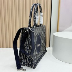Replica di alta qualità Borsa Dior Book Tote motivo Dior Oblique Médaillon nero Replica Perfetta Borsa Dior Book Tote motivo Dior Oblique Médaillon nero