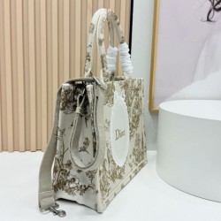 Replica di alta qualità Borsa Dior Dioriviera Book Tote piccola/media/grande con ricamo floreale Marrone Replica Perfetta Borsa Dior Dioriviera Book Tote piccola/media/grande con ricamo floreale Marrone