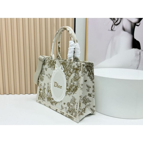 Replica di alta qualità Borsa Dior Dioriviera Book Tote piccola/media/grande con ricamo floreale Marrone Replica Perfetta Borsa Dior Dioriviera Book Tote piccola/media/grande con ricamo floreale Marrone