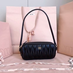 Replica Perfetta Pochette Miu Miu In Nappa Matelassé 5NE024 Nero