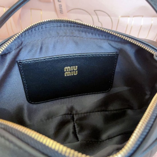 Replica Perfetta Pochette Miu Miu In Nappa Matelassé 5NE024 Nero