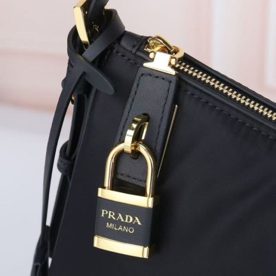 Replica di lusso Borsa a tracolla Prada Tessuto Locker nylon nero Replica di lusso Borsa a tracolla Prada Tessuto Locker nylon nero