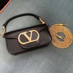 Borsa Replica a spalla piccola Valentino Garavani Locò con logo gioiello vitello nero Borsa Replica a spalla piccola Valentino Garavani Locò con logo gioiello vitello nero