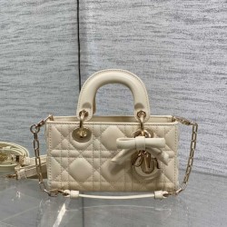 Borse Replica Dior D-Joy agnello ricamata con fiocco bianco avorio Borse Replica Dior D-Joy agnello ricamata con fiocco bianco avorio