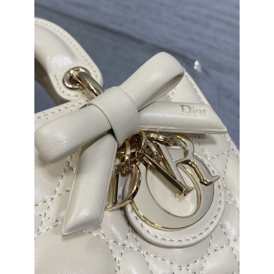 Borse Replica Dior D-Joy agnello ricamata con fiocco bianco avorio Borse Replica Dior D-Joy agnello ricamata con fiocco bianco avorio