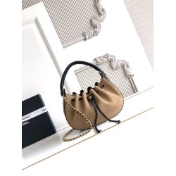 Borsa a secchiello Chanel AS6617 Cloud con coulisse Marrone