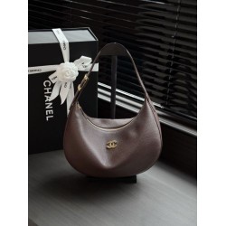 Borsa a tracolla Hobo Chanel AS6570 Halfmoon marrone