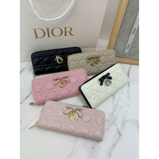 Replica Perfetto Portafoglio Dior pelle di agnello a forma di fiocco Replica Perfetto Portafoglio Dior pelle di agnello a forma di fiocco
