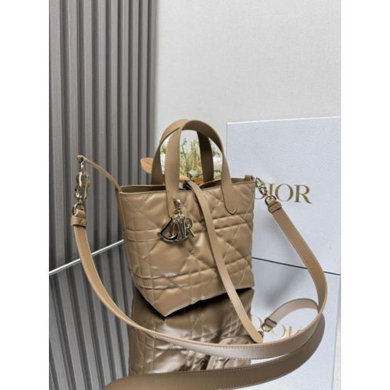 Replica perfetta Borsa tote verticale Dior Toujours Marrone Replica perfetta Borsa tote verticale Dior Toujours Marrone