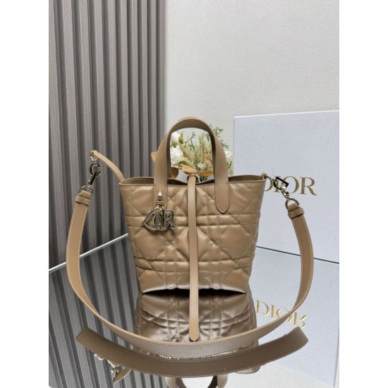 Replica perfetta Borsa tote verticale Dior Toujours Marrone Replica perfetta Borsa tote verticale Dior Toujours Marrone