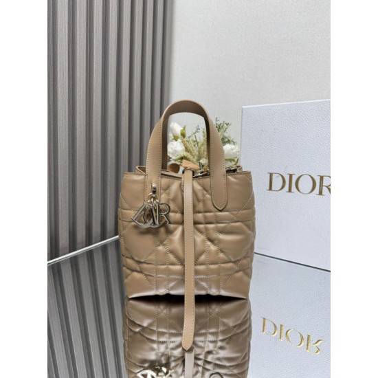 Replica perfetta Borsa tote verticale Dior Toujours Marrone Replica perfetta Borsa tote verticale Dior Toujours Marrone