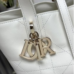 Replica Borsa piccola verticale Dior Toujours Bianco Replica Borsa piccola verticale Dior Toujours Bianco