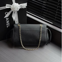 Replica Perfetto Borsa Chanel Chain Baguette Flap AS6427 Nera Replica Perfetto Borsa Chanel Chain Baguette Flap AS6427 Nera