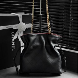 Replica Perfetto Borsa Tote shopping Chanel 26B Lucky AS6495 Nera Replica Perfetto Borsa Tote shopping Chanel 26B Lucky AS6495 Nera