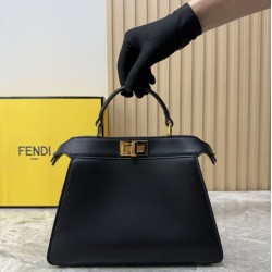 Replica Borsa piccola Fendi Peekaboo Iseeu Nero