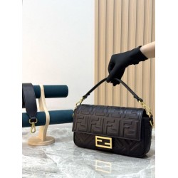 Borsa Baguette classica Fendi con motivo a lettere FF in rilievo 3D Nero