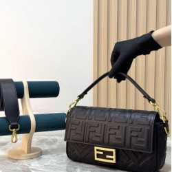 Replica Borsa Baguette classica Fendi con motivo a lettere FF in rilievo 3D Nero