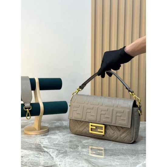 Replica Perfetto Borsa Baguette classica Fendi con motivo a lettere FF in rilievo 3D Kaki Replica Perfetto Borsa Baguette classica Fendi con motivo a lettere FF in rilievo 3D Kaki