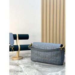 Borsa Baguette classica Fendi con motivo a lettere FF in rilievo 3D Blu