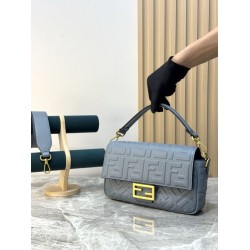 Borsa Baguette classica Fendi con motivo a lettere FF in rilievo 3D Blu