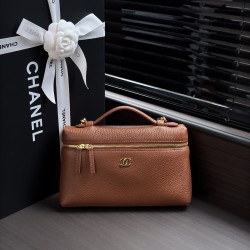 Replica Perfetta Borsa Chanel AP5347 Slim Vanity Case con patta Marrone