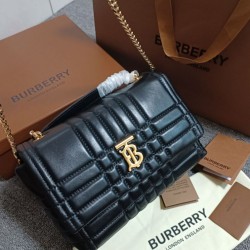 Imitazione Borsa a spalla Burberry Lola nera con chiusura TB Replica perfetta Borsa a spalla Burberry Lola nera con chiusura TB