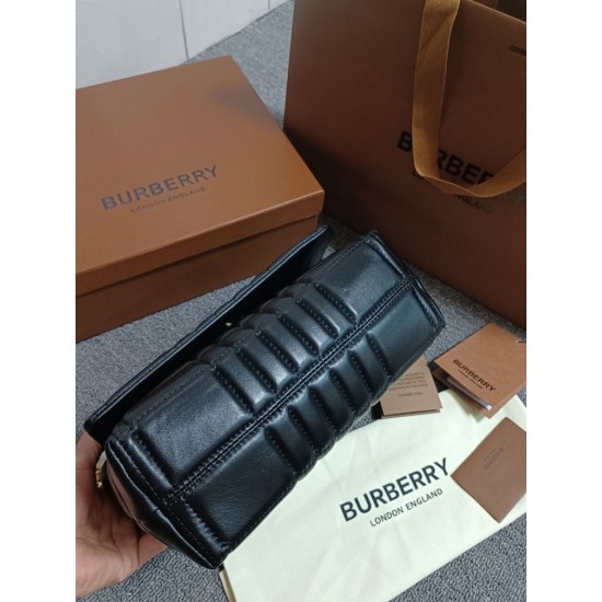 Imitazione Borsa a spalla Burberry Lola nera con chiusura TB Replica perfetta Borsa a spalla Burberry Lola nera con chiusura TB