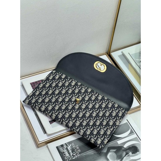 Replica Clutch Dior 30 Montaigne Avenue con patta Blu Replica Clutch Dior 30 Montaigne Avenue con patta Blu