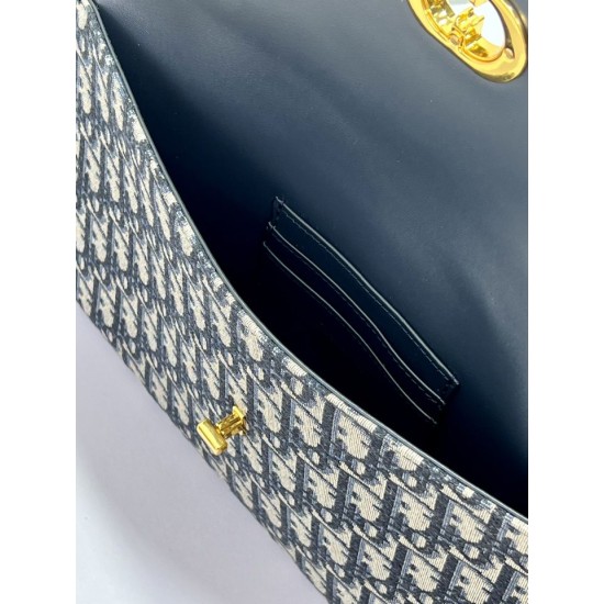 Replica Clutch Dior 30 Montaigne Avenue con patta Blu Replica Clutch Dior 30 Montaigne Avenue con patta Blu