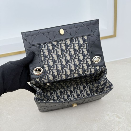 Replica Perfetta Borsa Dior Promenade piccola con patta nera Replica Perfetta Borsa Dior Promenade piccola con patta nera
