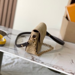 Replica Portafoglio Louis Vuitton M2A016 Ivy On Chain suede marrone Replica Portafoglio Louis Vuitton M2A016 Ivy On Chain suede marrone
