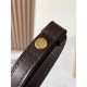 Replica Portafoglio Louis Vuitton M2A016 Ivy On Chain suede marrone Replica Portafoglio Louis Vuitton M2A016 Ivy On Chain suede marrone