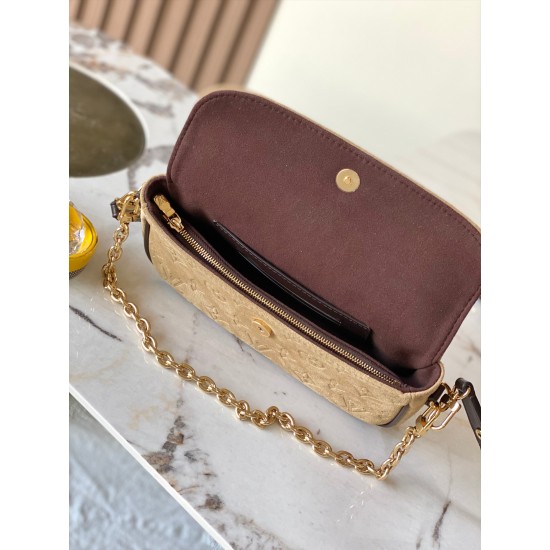 Replica Portafoglio Louis Vuitton M2A016 Ivy On Chain suede marrone Replica Portafoglio Louis Vuitton M2A016 Ivy On Chain suede marrone