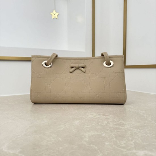 Replica Borsa shopping Dior Promenade East-West in pelle di vitello con motivo Cannage piatto Nero