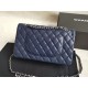Riproduzione Fedele Medium Classica Caviar Flap Borse A1112 Blu Argento / Hardware d'oro imitazioni Replica Alta Qualità Medium Classica Caviar Flap Borse A1112 Blu Argento / Hardware d'oro