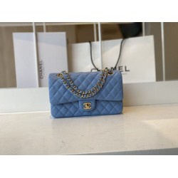 Borsa con patta classica A1112 Hardware in oro blu