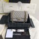 Dupe Borsa con patta classica in pelle di vitello granulata A1112 Grigio imitazioni perfette Replica Borsa con patta classica in pelle di vitello granulata A1112 Grigio Griffate