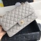 Dupe Borsa con patta classica in pelle di vitello granulata A1112 Grigio imitazioni perfette Replica Borsa con patta classica in pelle di vitello granulata A1112 Grigio Griffate