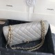 Dupe Borsa con patta classica in pelle di vitello granulata A1112 Grigio imitazioni perfette Replica Borsa con patta classica in pelle di vitello granulata A1112 Grigio Griffate