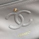 Dupe Borsa con patta classica in pelle di vitello granulata A1112 Grigio imitazioni perfette Replica Borsa con patta classica in pelle di vitello granulata A1112 Grigio Griffate