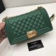 Riproduzione Fedele Le Boy Medium Borsa in pelle vellutata Classic Flap verde imitazioni Replica Alta Qualità Le Boy Medium Borsa in pelle vellutata Classic Flap verde