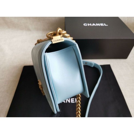 Replica Boy Classic Flap Borse A67086 Pelle di agnello azzurra Outlet Boy Classic Flap Borse A67086 Pelle di agnello azzurra imitazioni perfette