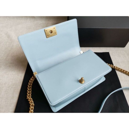 Replica Boy Classic Flap Borse A67086 Pelle di agnello azzurra Outlet Boy Classic Flap Borse A67086 Pelle di agnello azzurra imitazioni perfette